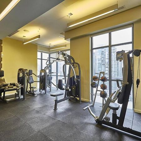 Chic 1-Br Condo; Parking Included; Downtown Core Toronto Bagian luar foto