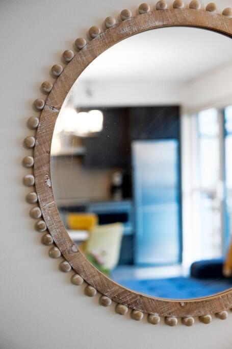 Chic 1-Br Condo; Parking Included; Downtown Core Toronto Bagian luar foto